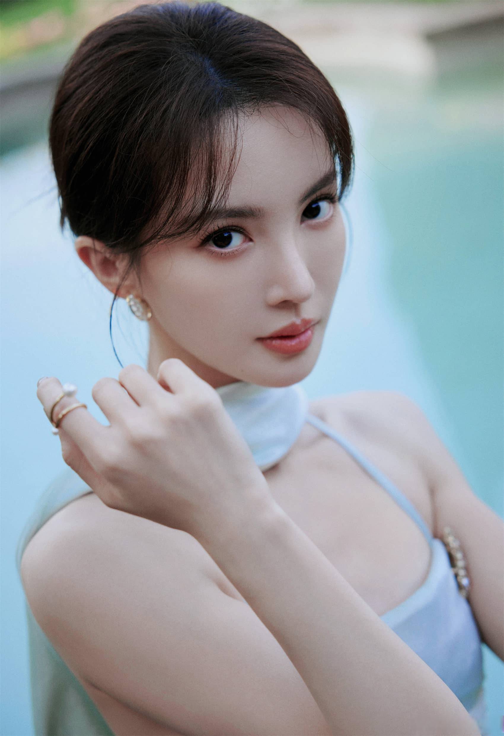 金晨"变脸"启示录:从灵动少女到争议顶流的进化与迷失