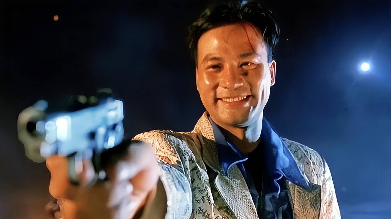 更有网友表示,虽然任达华的胡须已经发白,但他健硕的身材和良好的精神