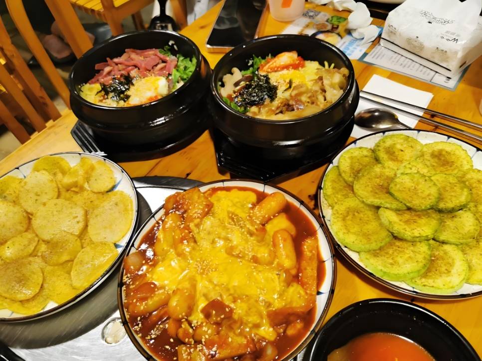 记住这些点在做腌鱼时。鱼肉柔软而光滑,汤酸又辣