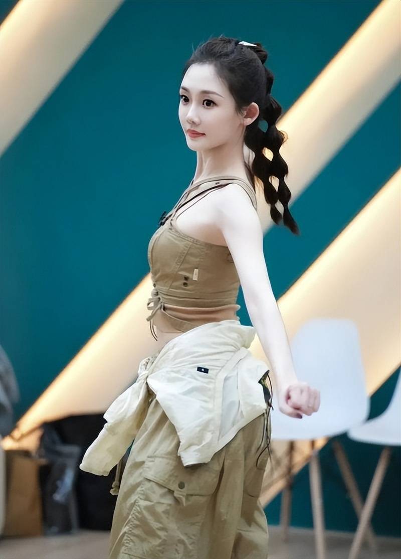 苗苗在别墅院子种菜!画图到凌晨2点干活磕伤手,郑恺带儿女帮忙