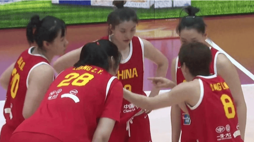 中国女篮热身赛双杀波黑，杨舒予成全场焦点