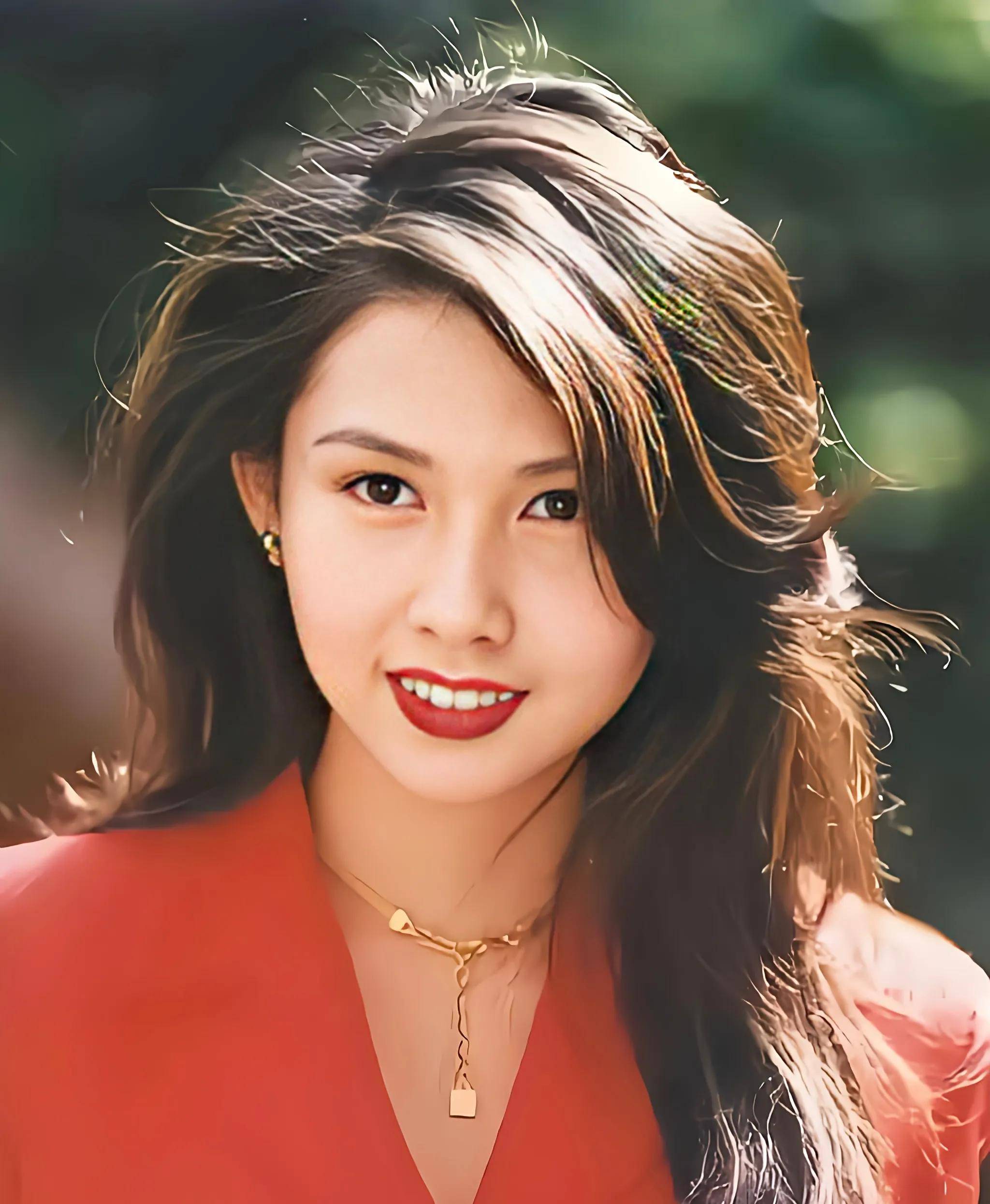 这些香港女明星们各自拥有独特故事与魅力,她们用不同方式诠释时尚