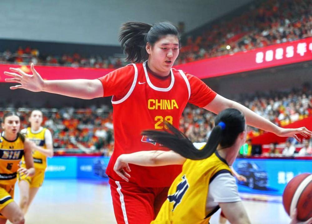 中国女篮新星张子宇领衔，宫鲁鸣调整战术迎战亚洲杯