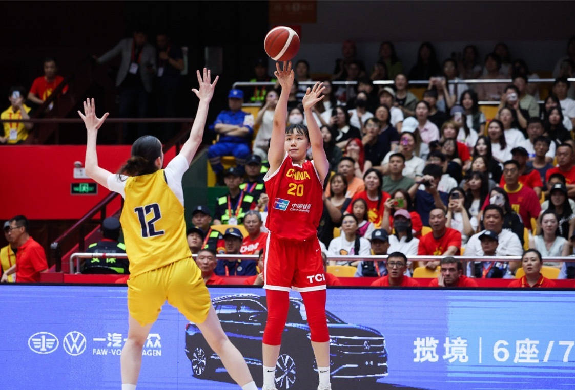 中国女篮新星贾赛琪崛起：李梦缺阵下的强力替补