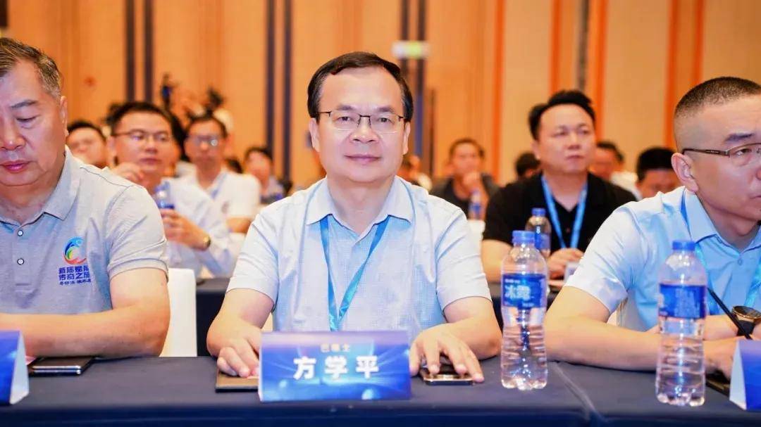 涂荣誉丨“功勋品牌”巴德士载誉奋进，收获“名流杯”海南、四川省级金奖 