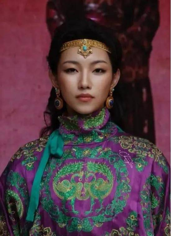 那爾那茜特權或是“家族傳承”?越扒越有 合照曝光 關係太驚人