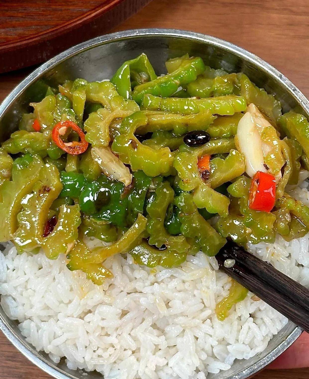 炎夏多食四种瓜，驱湿解暑身体更健康_炎夏多食四种瓜，驱湿解暑身体更健康_