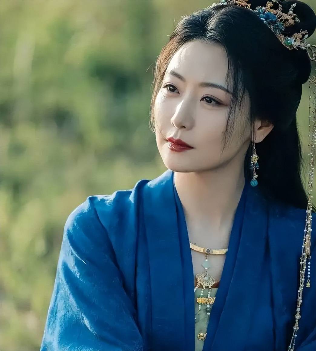 白冰:从红极一时到落寞,成单亲妈妈后,又重拾起事业