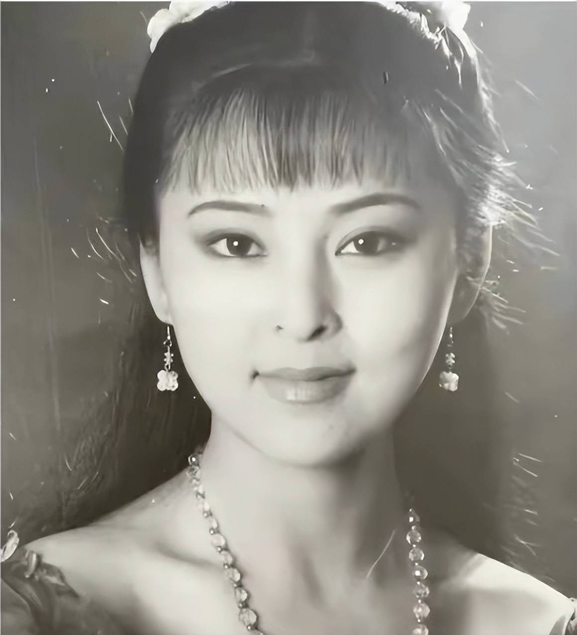 演员黄志忠离婚后泪如雨下53岁仍单身深夜想儿子难入眠