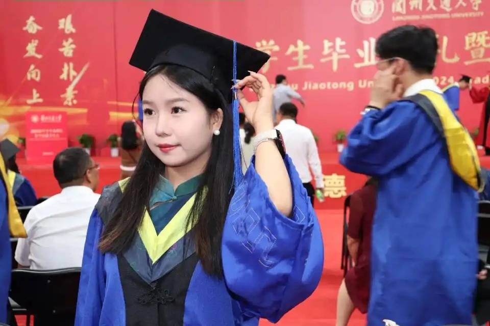 为什么有更多的学生毕业的人今天难以结束？