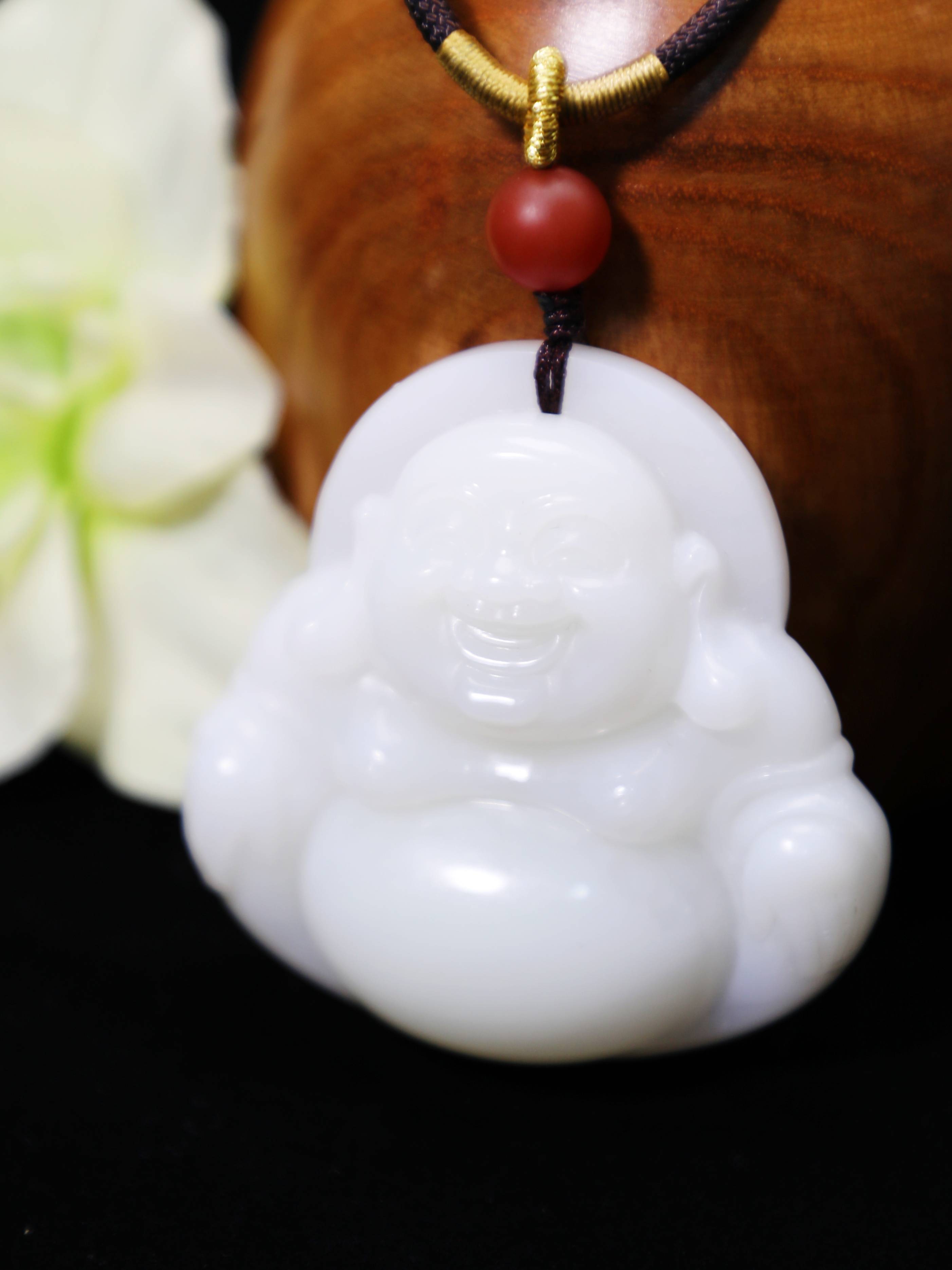 和田玉：永不失色的经典——白玉佛公吊坠_搜狐网