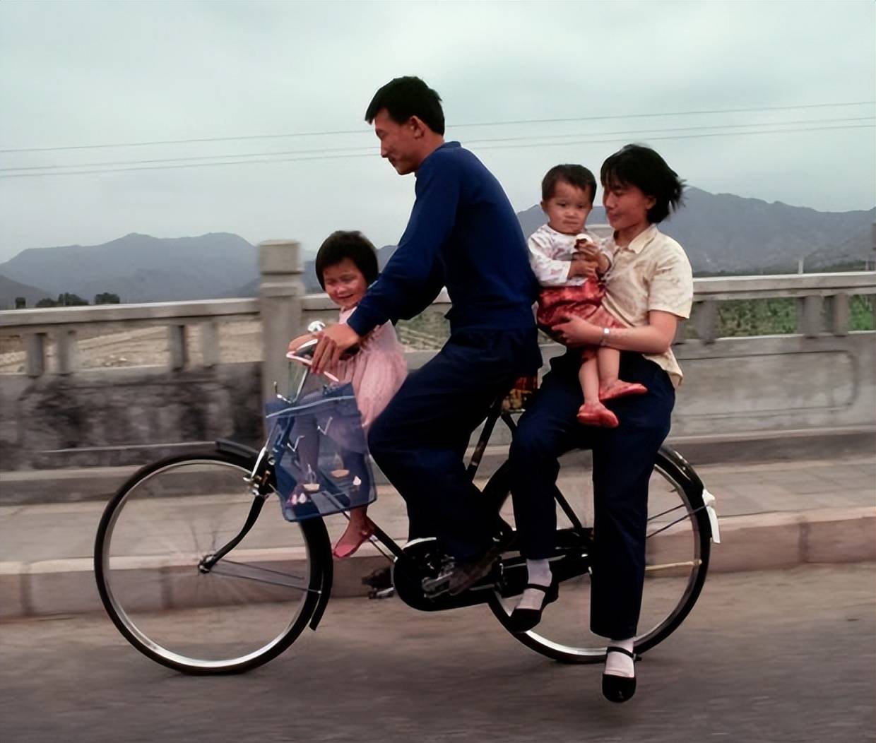 _80年，刘少奇外孙被未来岳母拒之门外，情急之下他大喊一声：妈！_80年，刘少奇外孙被未来岳母拒之门外，情急之下他大喊一声：妈！