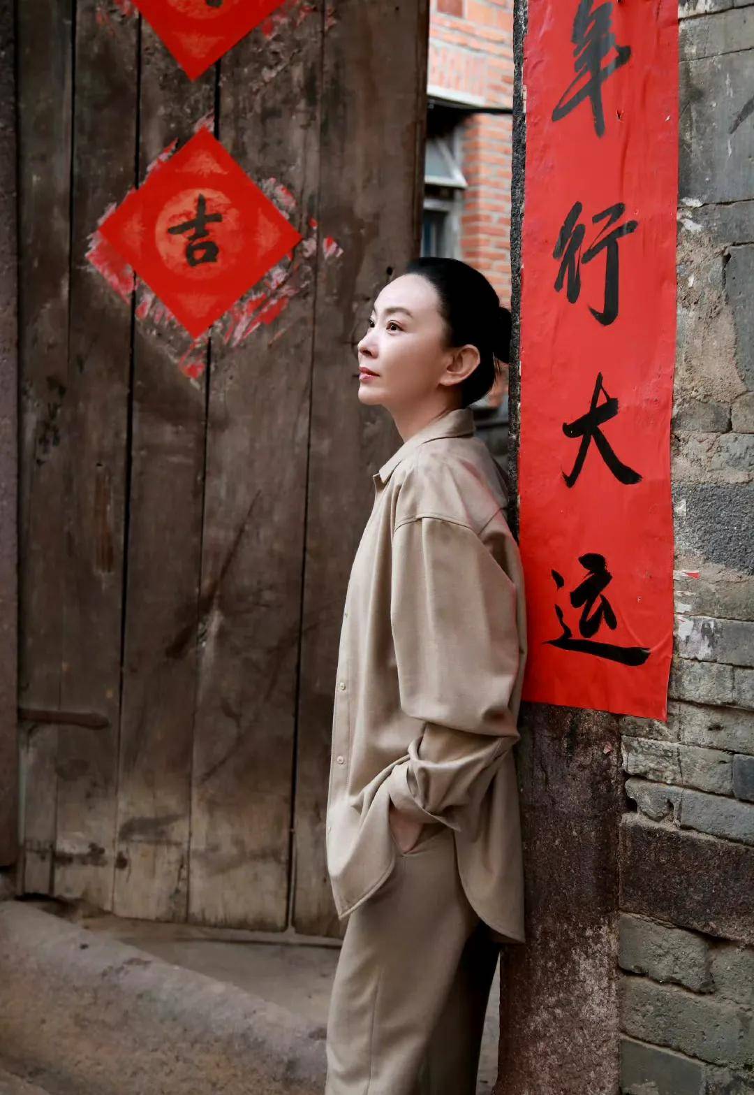 刘威葳:与导演分手后,嫁入圈外家庭,49岁依然魅力无限