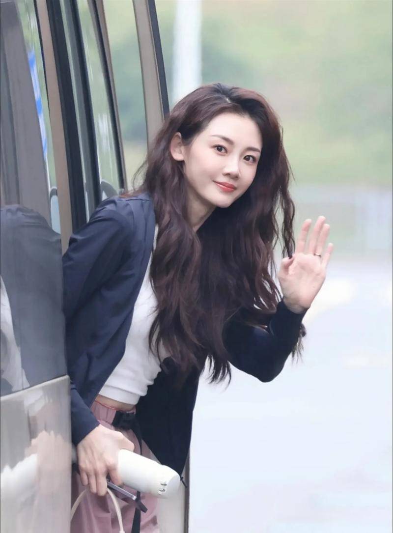 为让孩子吃上有机蔬菜,苗苗晒得黝黑亲自种菜,郑恺娶到好老婆了