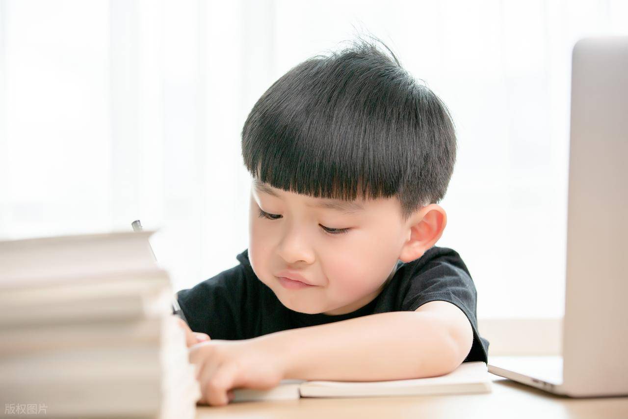 抓住孩子的最快方法，不断驱动他