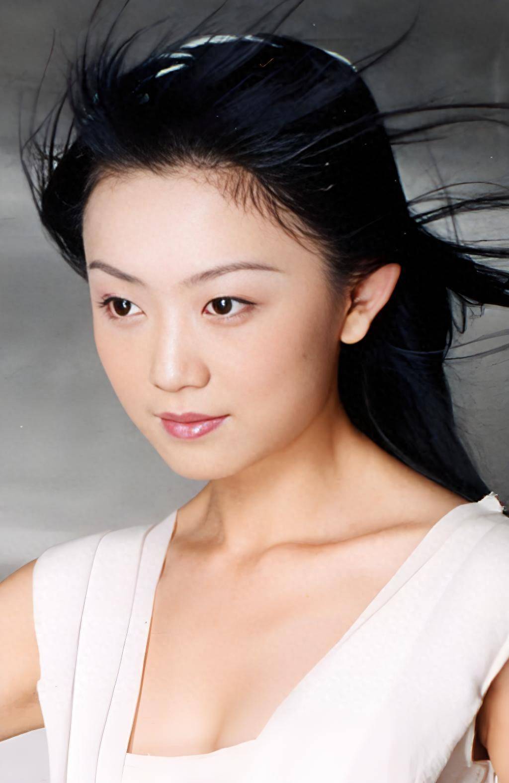 44岁广东台美女主持毛琳:生于韶关,祖籍梅州,感情成空仍未婚育