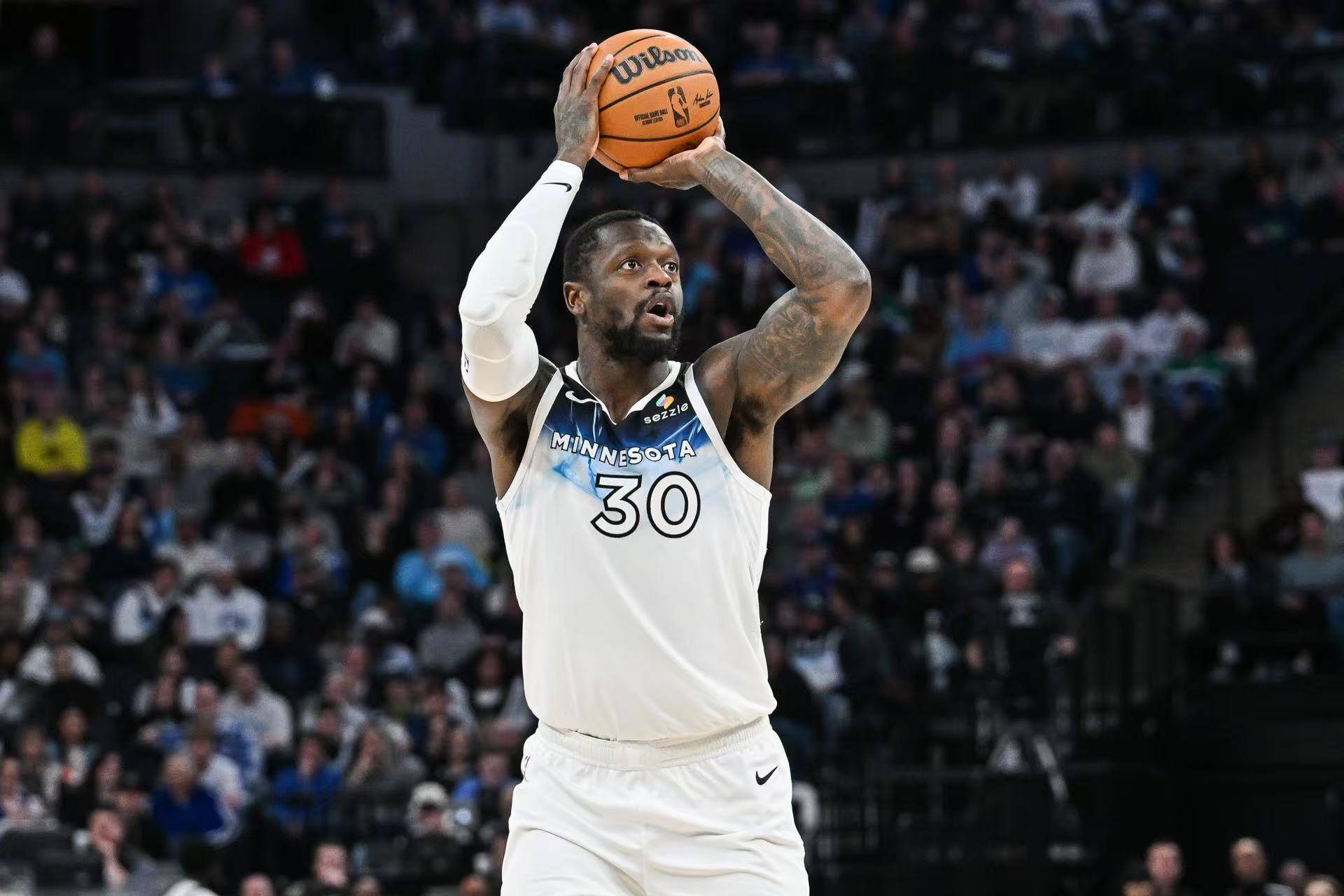 四连胜！森林狼第三节狂轰43分碾压骑士 兰德尔28+11+8领衔多点开花