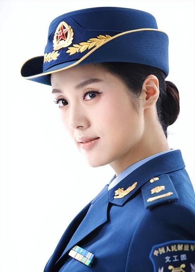 著名歌唱家哈辉嫁三婚丈夫遭非议如今儿女双全生活幸福