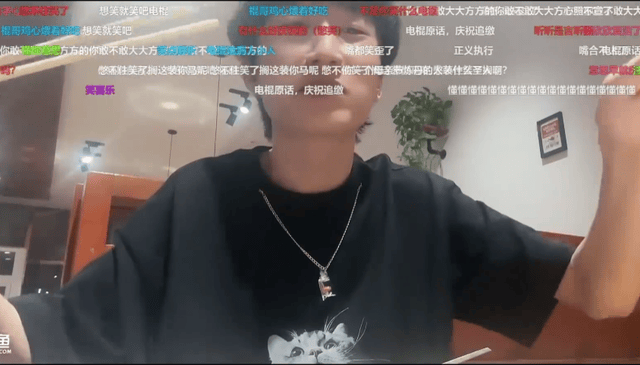 曾在老头杯互喷彻底决裂，香锅败诉电棍幸灾乐祸，嘴角都压不住！__曾在老头杯互喷彻底决裂，香锅败诉电棍幸灾乐祸，嘴角都压不住！