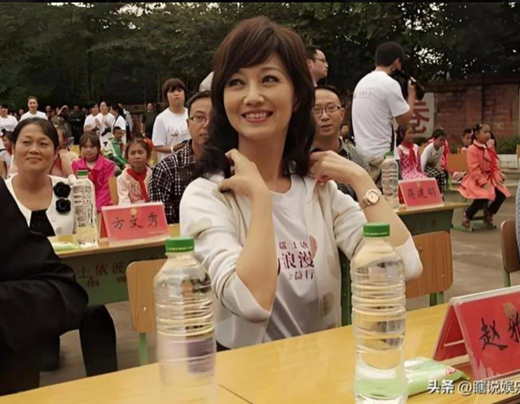 71岁赵雅芝凌晨三点手抖卖货，豪门贵妇形象崩塌？背后真相令人心酸_搜狐网