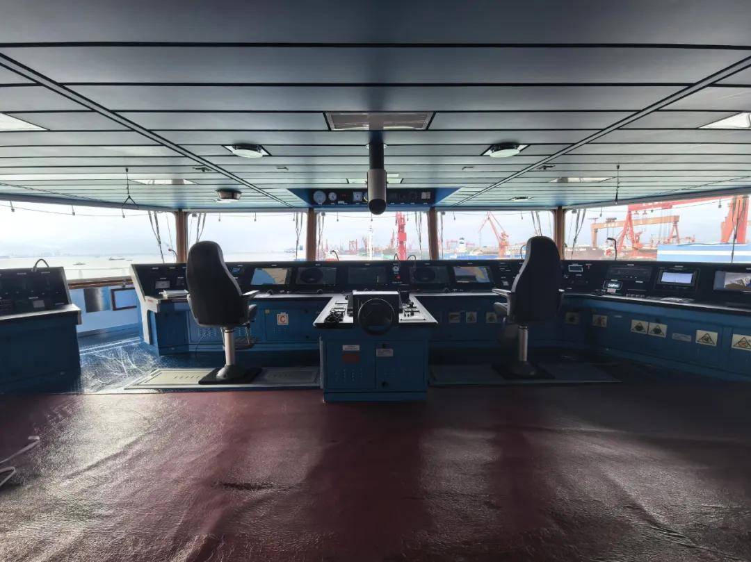 驾驶室及房舱可活动式甲板及坡道该船型特有的"大平层"文/陈蕾婷 陈旭