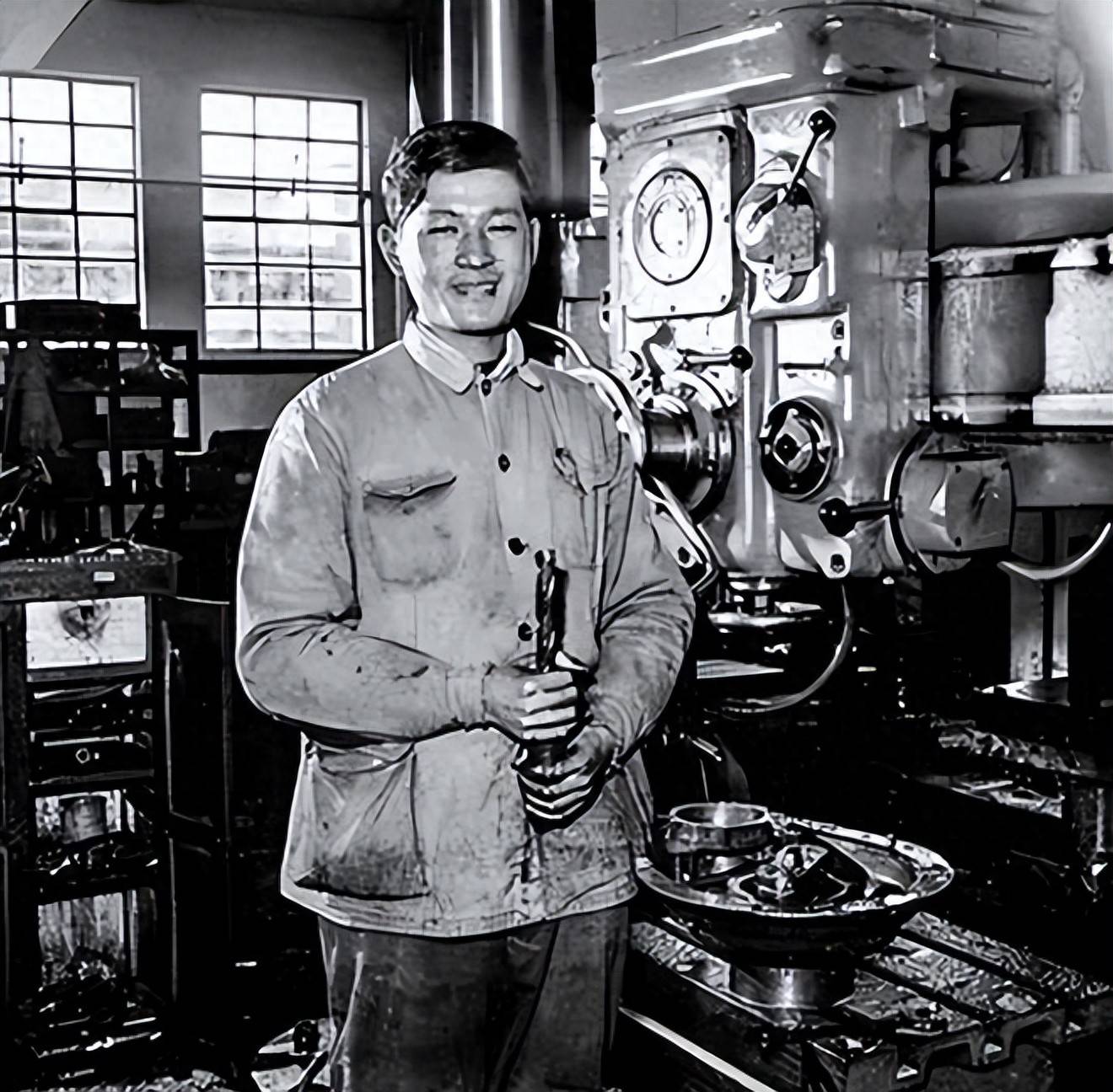 倪志福:从钳工到副国级,连任七届中央委员,去世后安葬八宝山