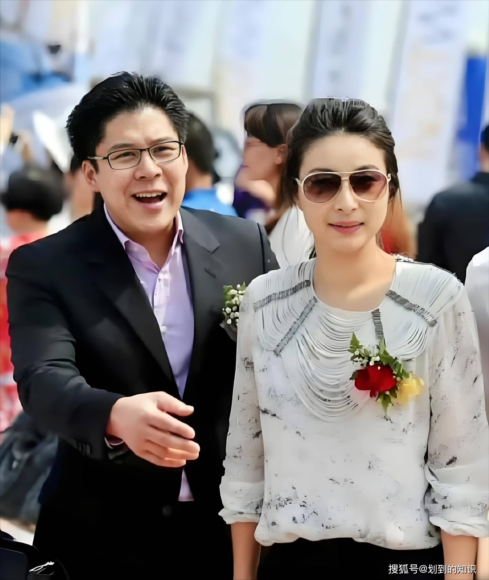 都是儿媳看到霍启仁妻子被冠夫姓才知道郭晶晶霍家地位有多高