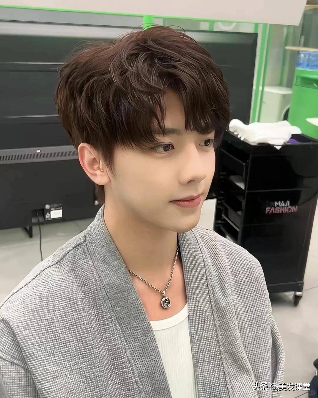 男生烫发必看,六款潮流卷发推荐,帅气升级轻松拥有!