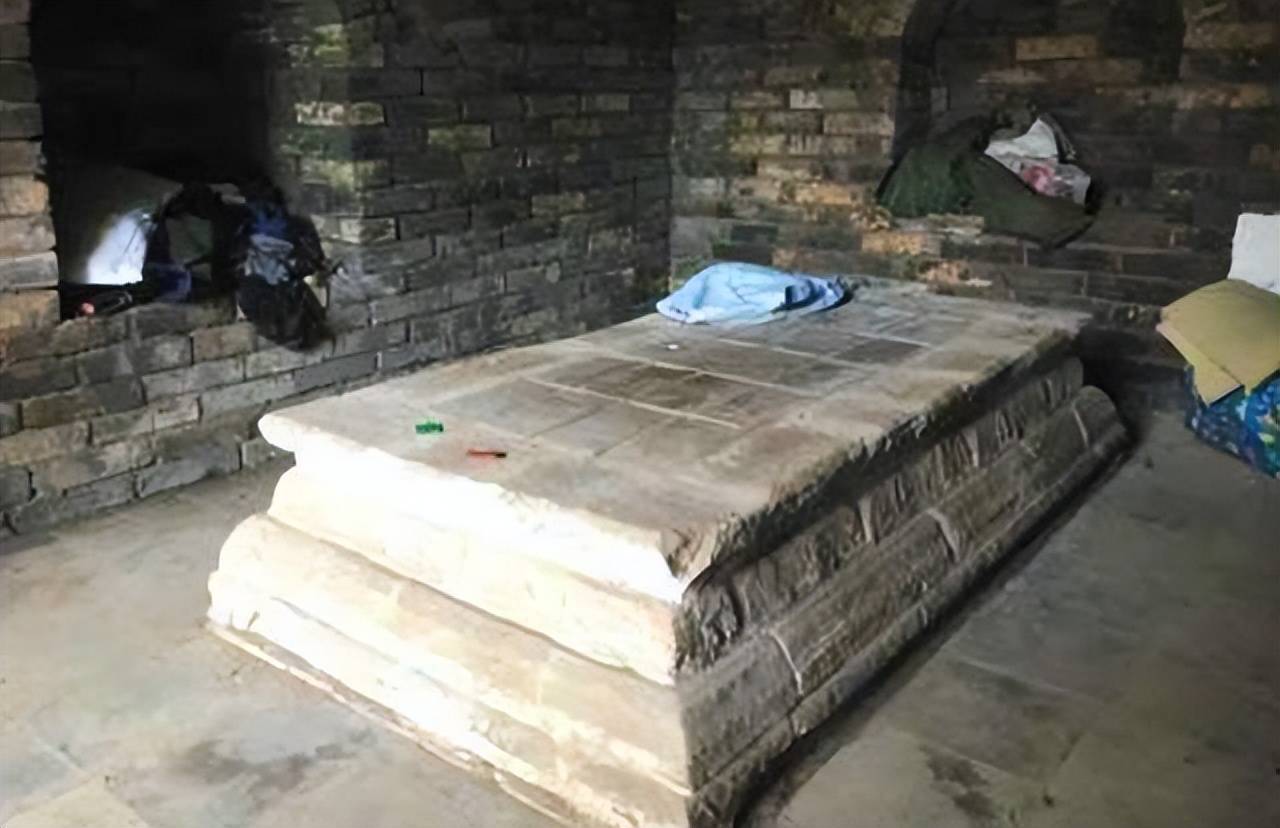 98年南京挖出朱元璋女儿墓,有活人住其中37年,棺椁里有不明液体