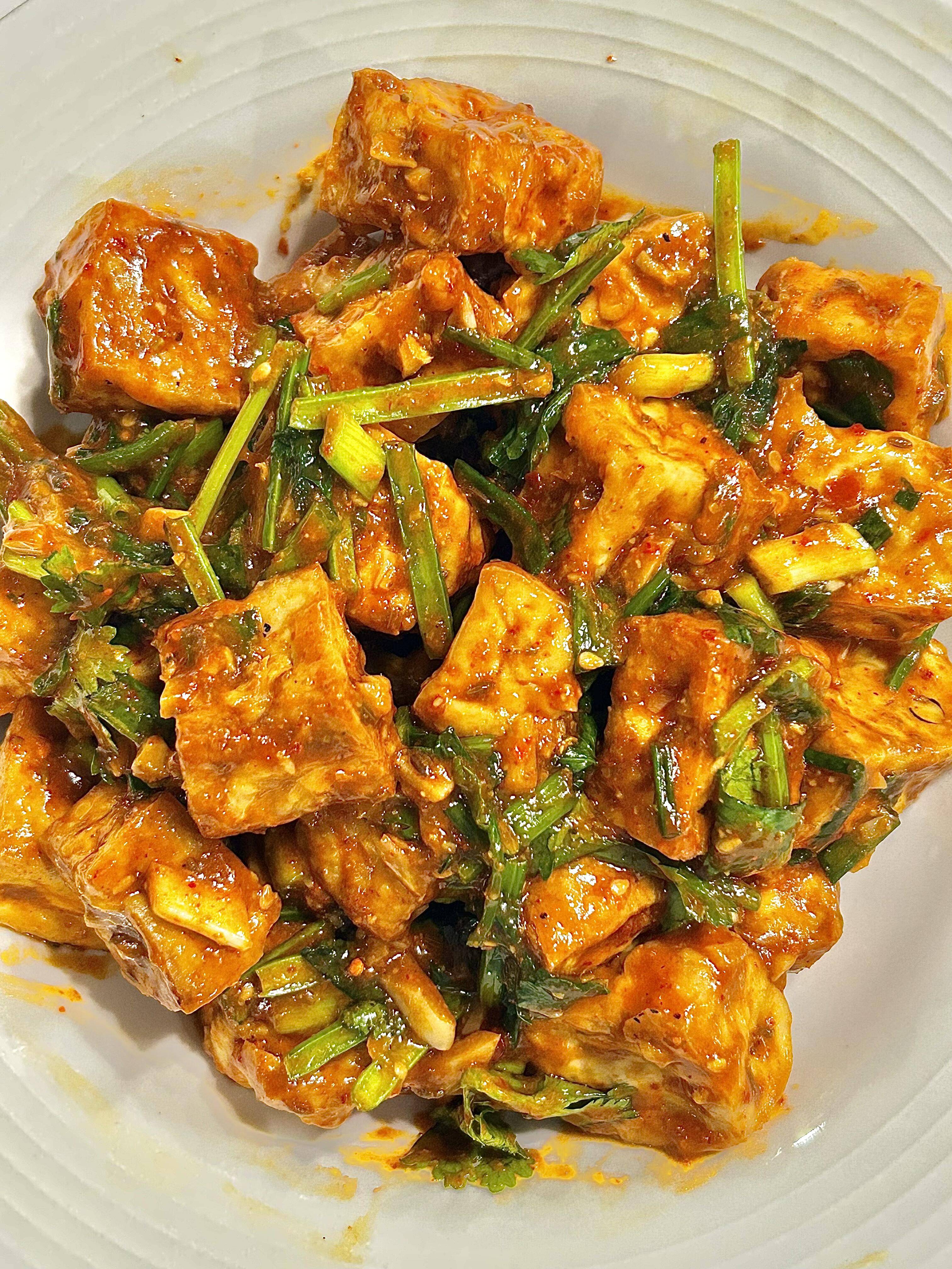 浇汁豆腐:两块钱的成本,撬动舌尖的味蕾宇宙