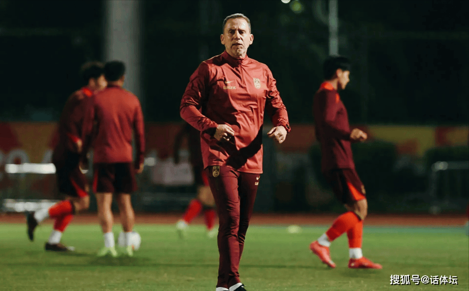 久尔杰维奇首秀！国足新名单揭晓：4新星+三中卫战术，徐新成唯一争议