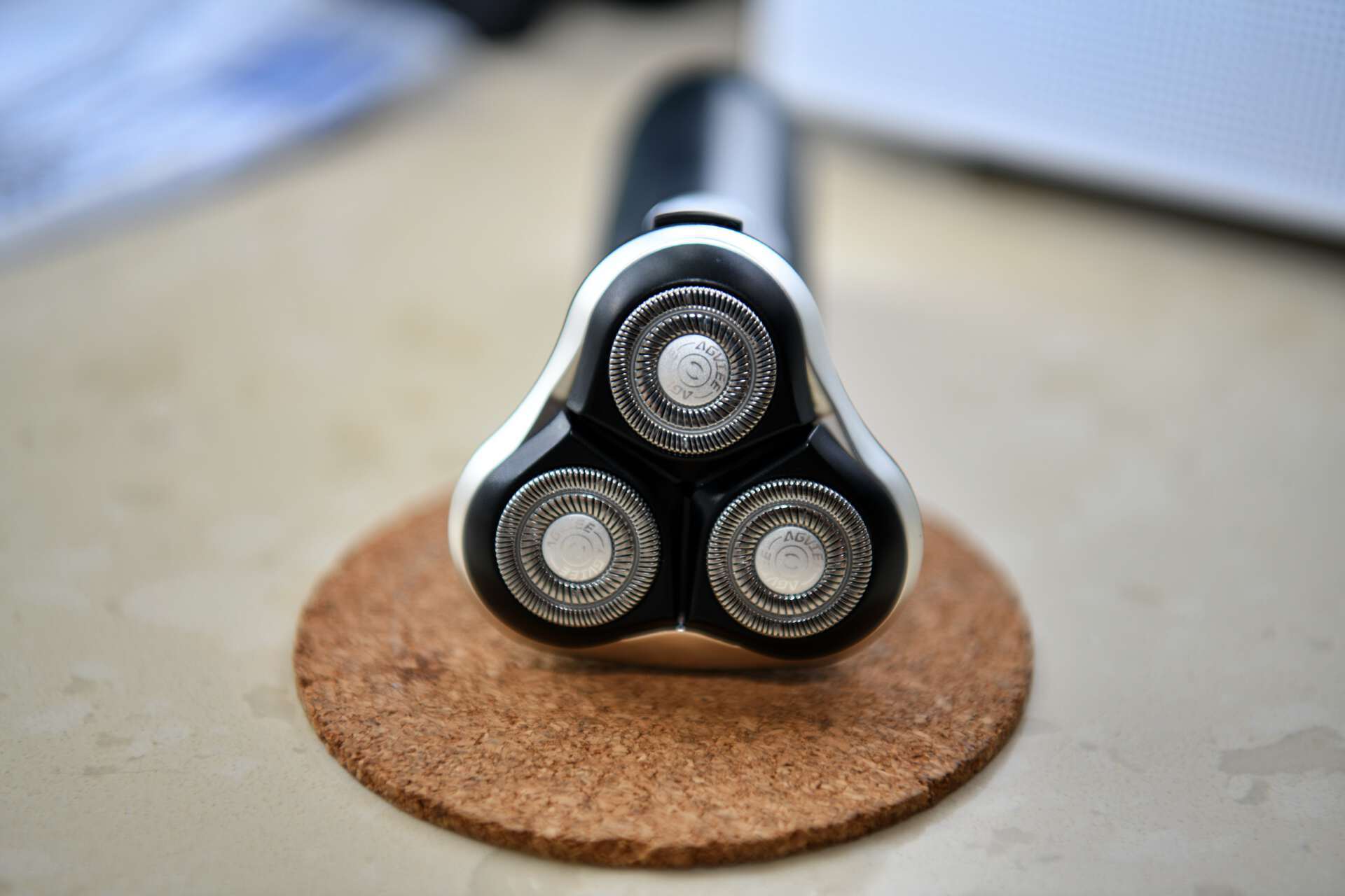 德国进口刀片 18000转/分,剃须不留痕,千元性能:末野max实测