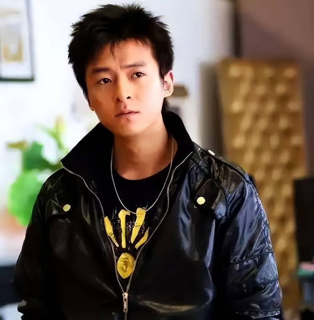 错过汤唯,辜负姜妍,声名狼藉"妈宝男"朱雨辰演技逆袭