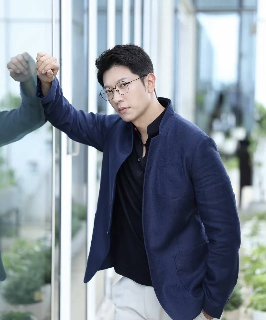 去年毫无预警宣布结婚,妻子离异带俩娃