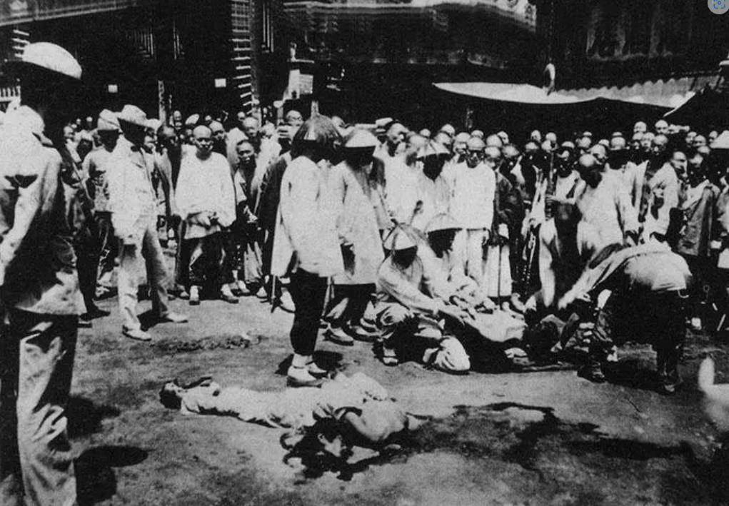 老和尚扮关公砍洋人被一枪撂倒,义和团围攻西什库教堂的荒唐往事