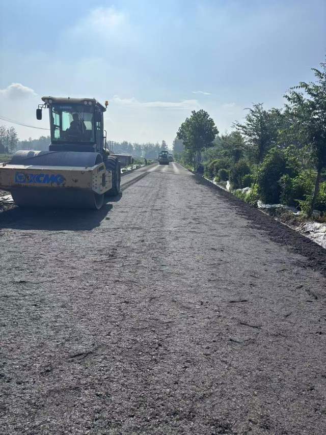 淮阴区301县道顺利完成水稳基层施工