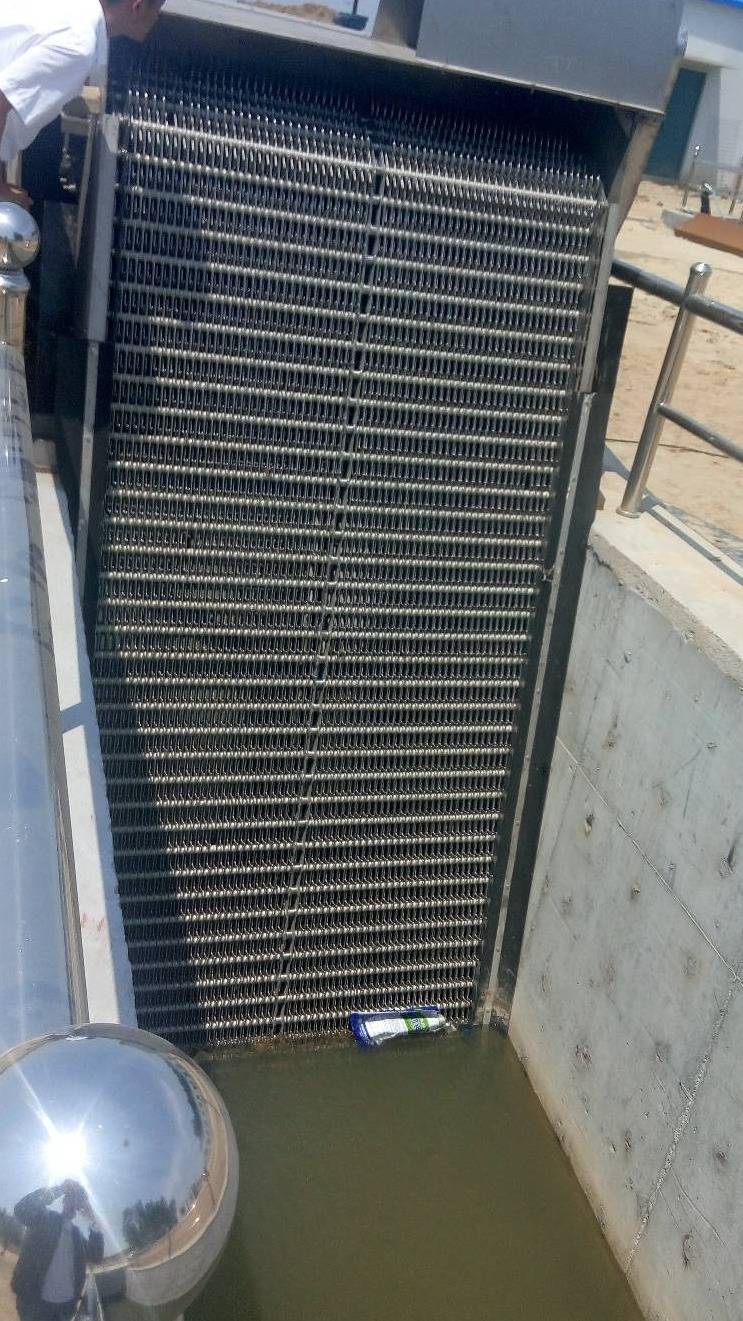 格栅除污机：守护城市排水安全的利器