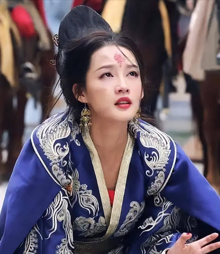 张一山没想到,自己苦等5年的"救命稻草",却让李沁咸鱼翻了身