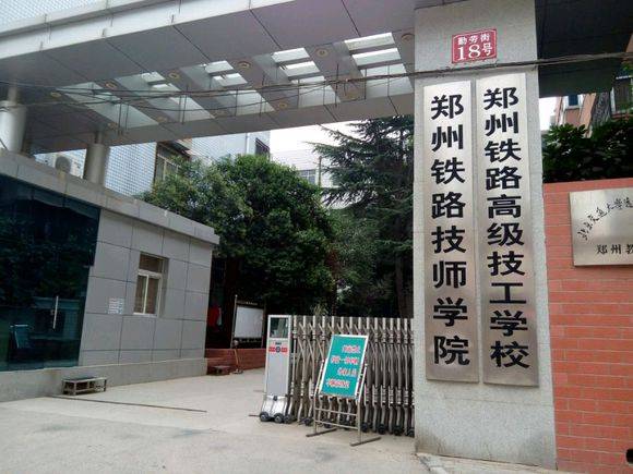 本科毕业生"回炉"职校学技能,背后究竟藏着什么玄机?