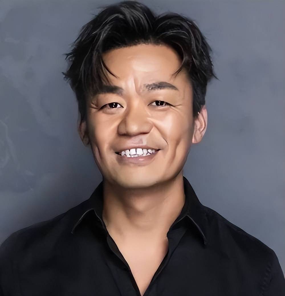 离婚九年,王宝强也没想到,14岁女儿和15岁儿子已经开始为他争光