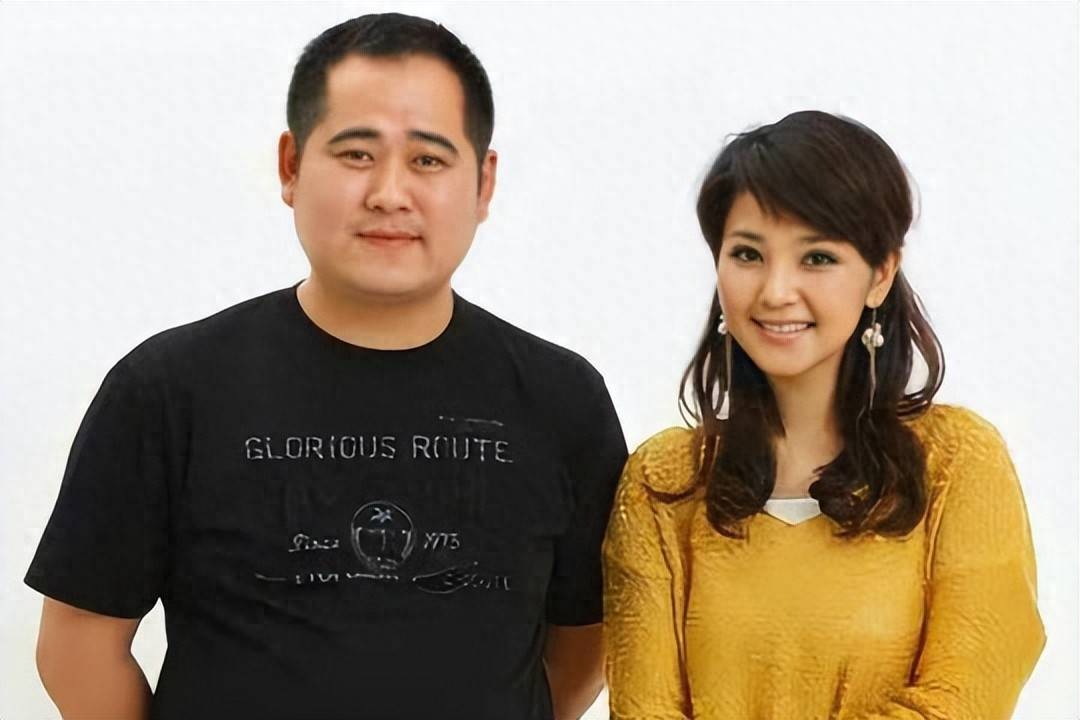 主持人方琼与年长8岁领导闪电结婚,婚后分居多年,如今已享幸福生活