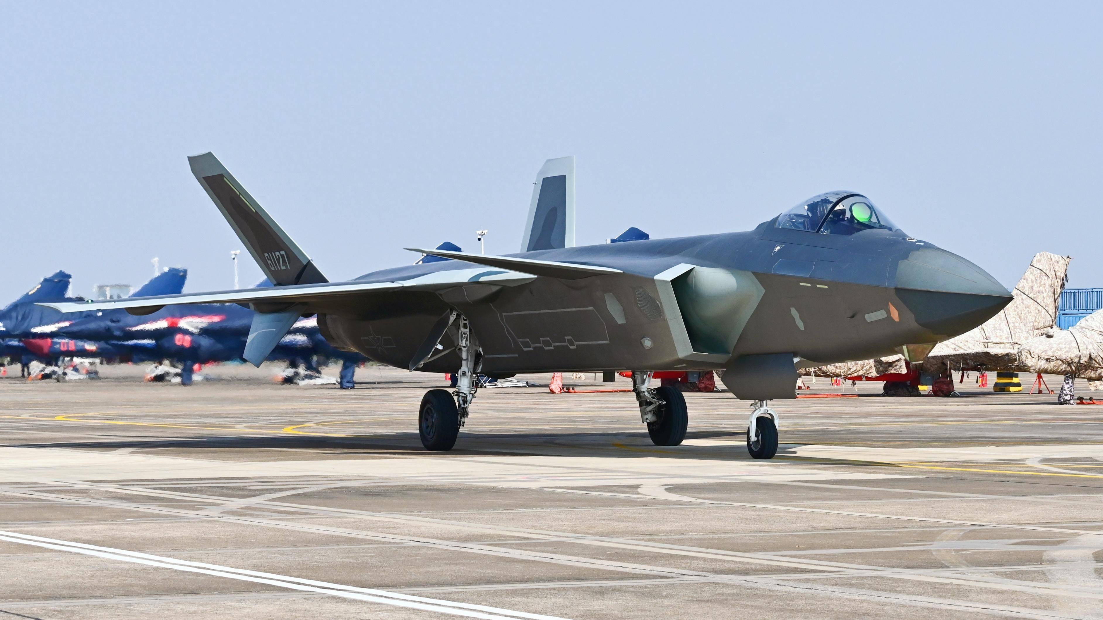 隐身之王自曝行踪？歼-35机腹神秘装置揭秘，战术欺骗的艺术