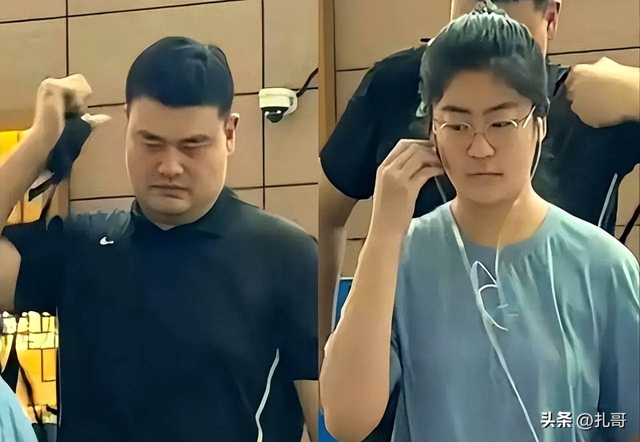 身高超1米9,年仅15岁姚沁蕾现身,姚明基因太强大了!