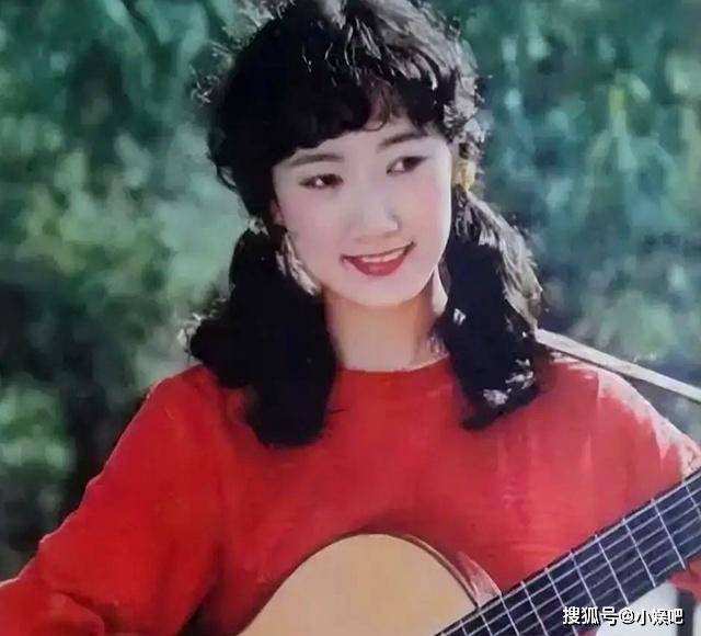 65岁成方圆近况曝光,老了很多,两婚两离没子女,被爱伤透至今单身_