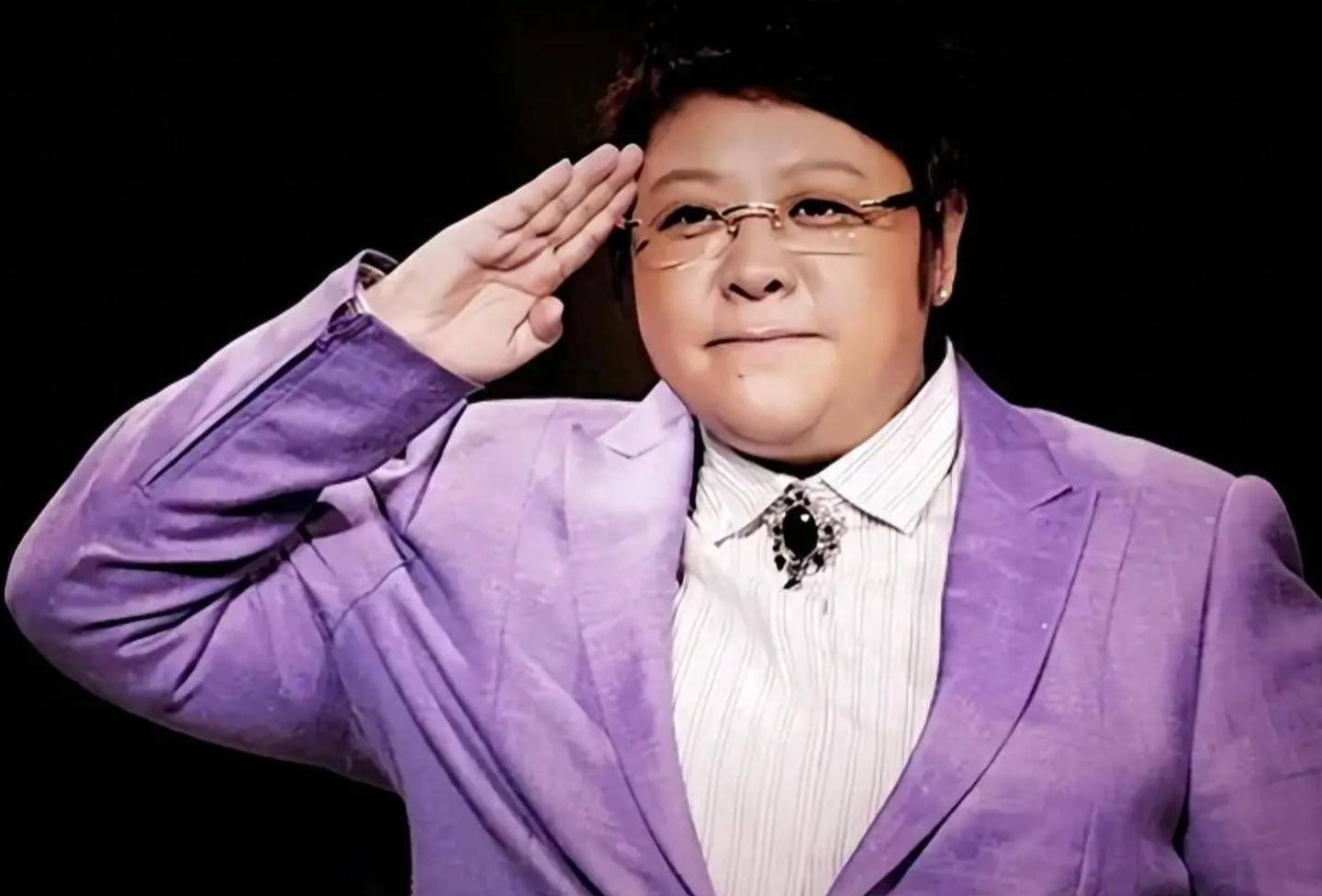 揭秘韩红18岁惊人美照:大学校花的青涩岁月!