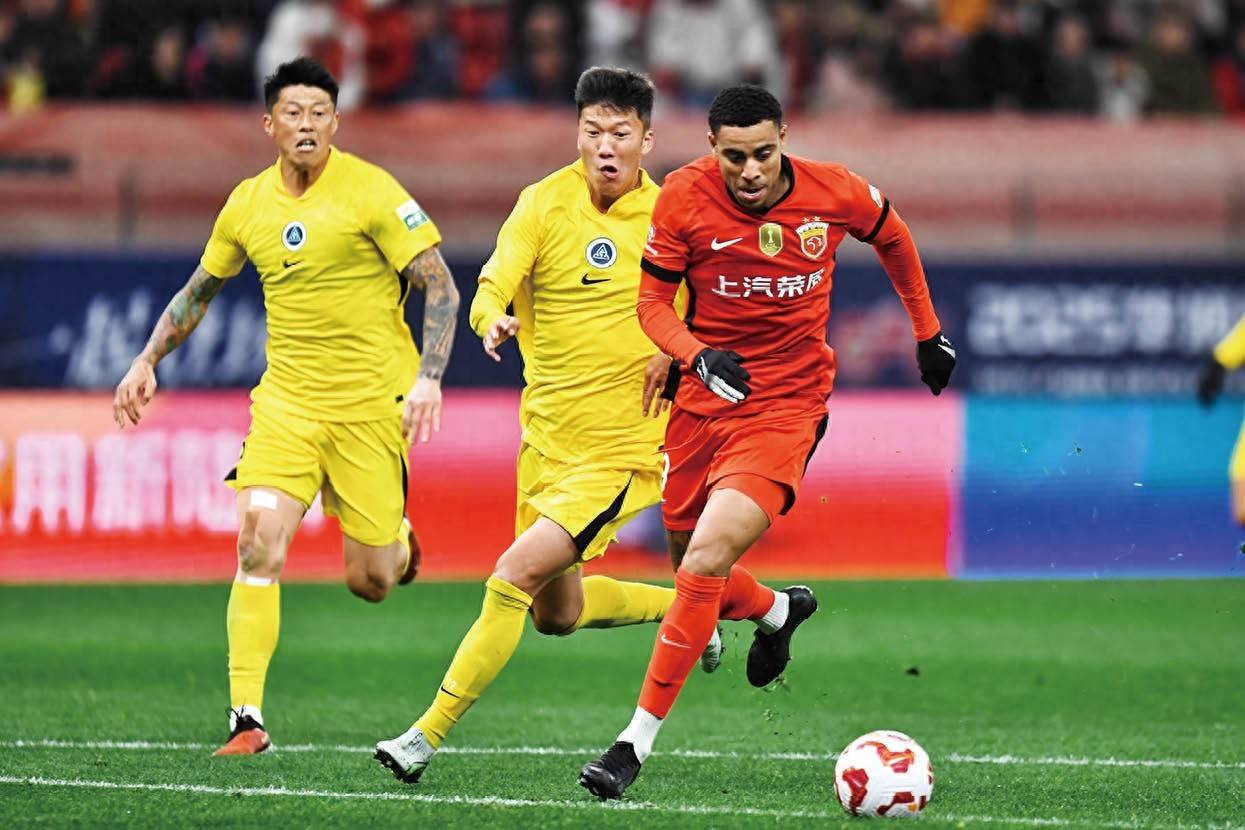 中超中甲球员助力中国香港队征战东亚杯，期待新突破