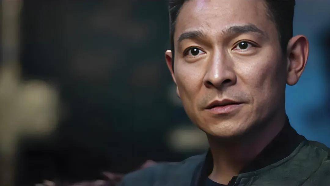 原创影星刘德华神态坚定浑身散发男人魅力演绎香港电影高光时刻