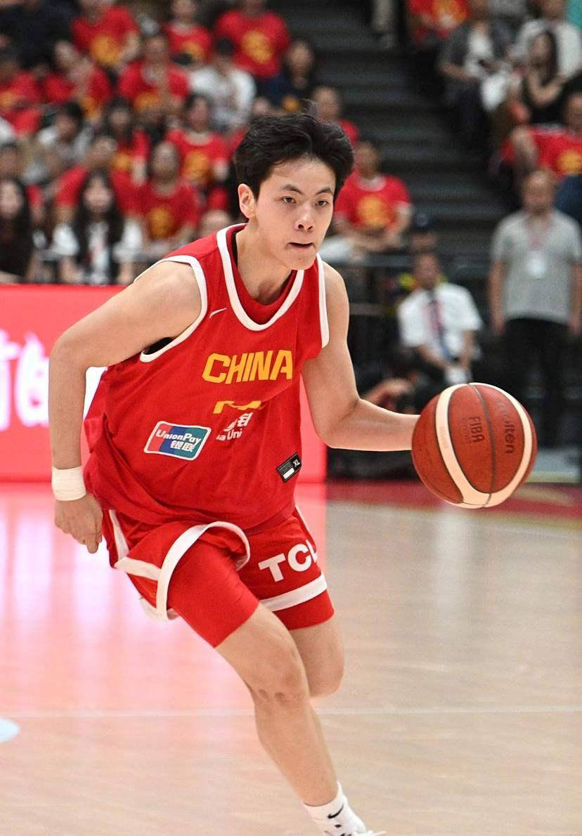 宫鲁鸣调整中国女篮阵容，备战亚洲杯的关键策略
