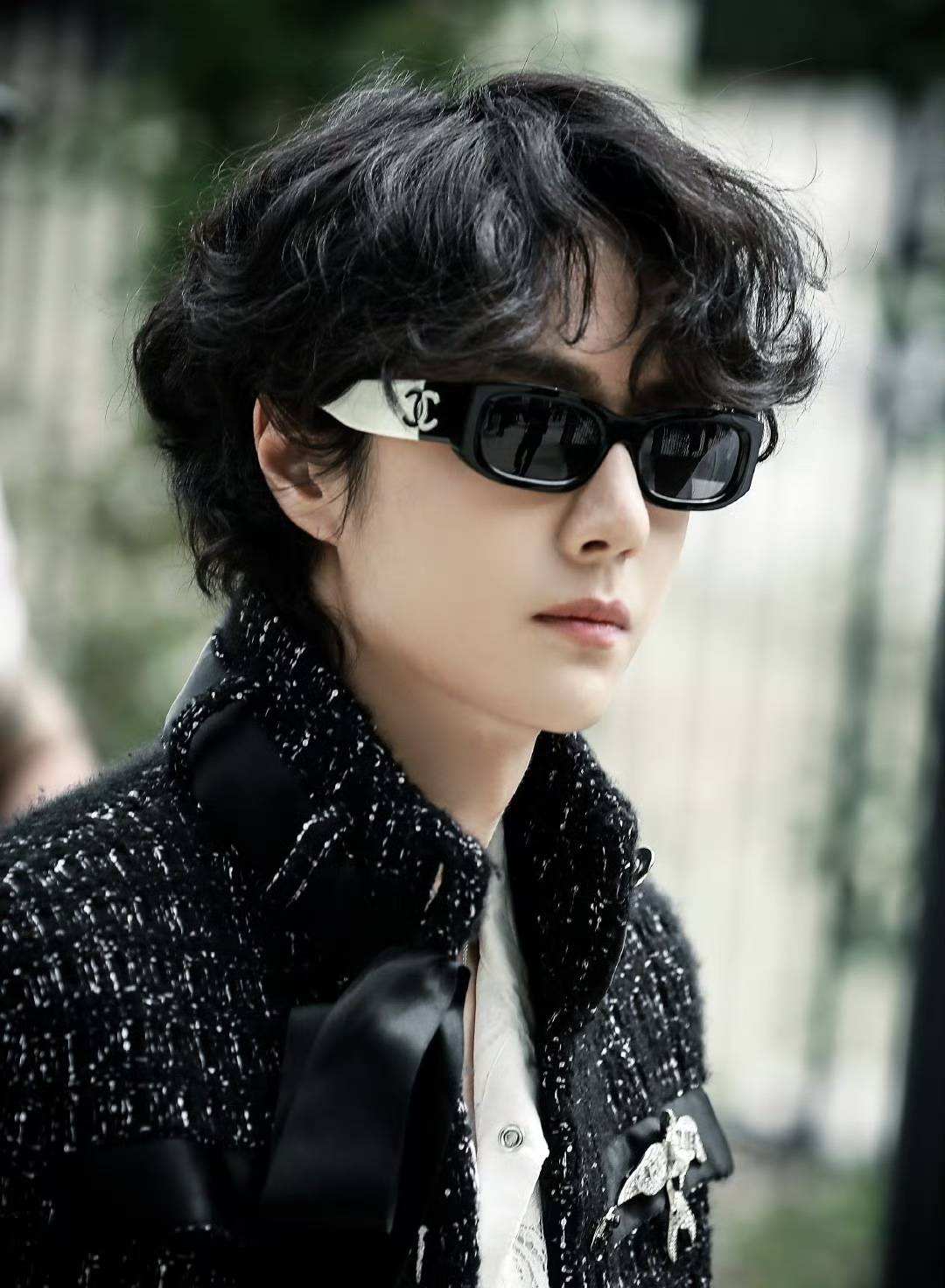 王一博巴黎时装周:卷毛王子的时尚发型