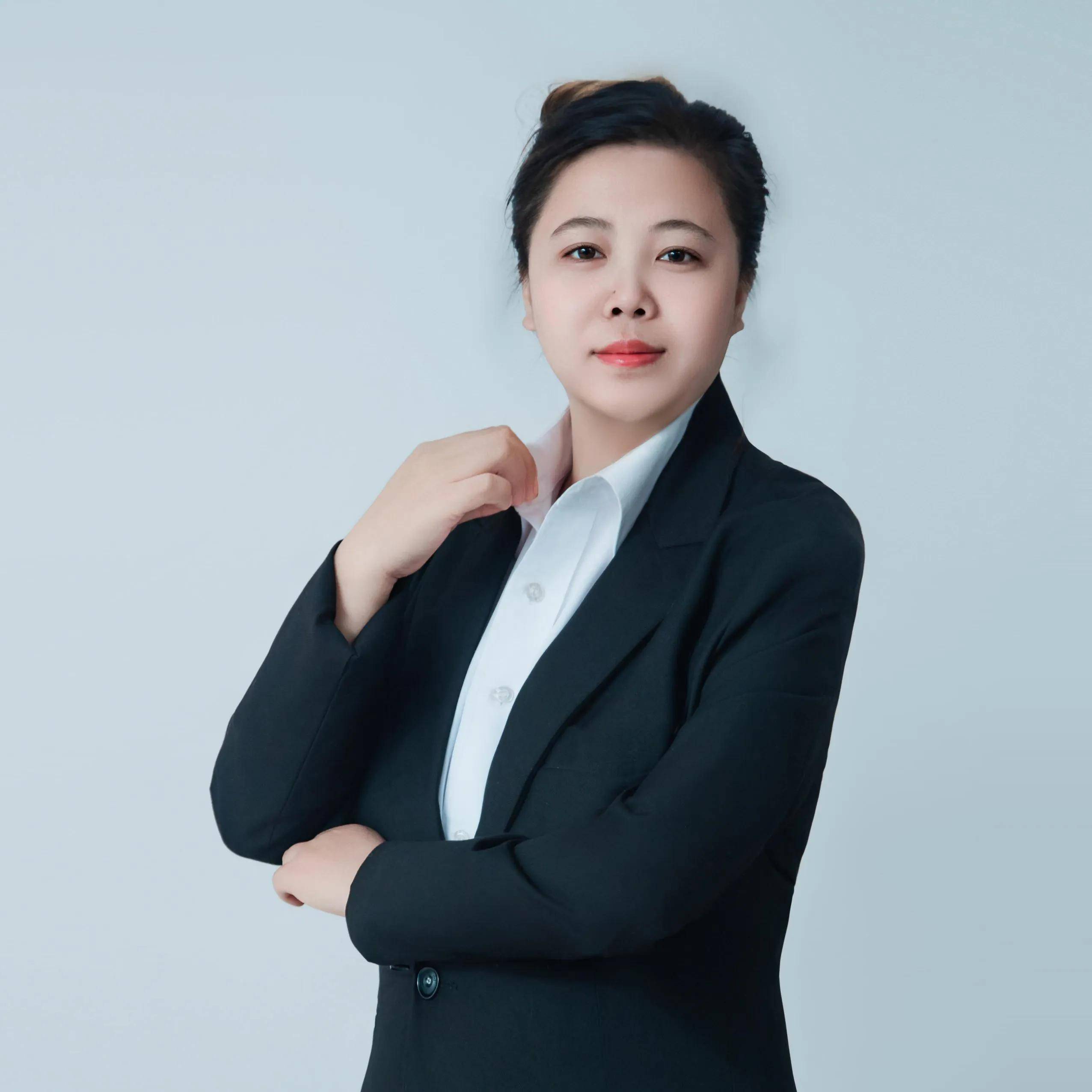 放弃百亿家业成演员, 临终捐出23亿, "隐形富豪"才是真顶流